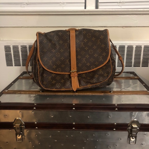 Louis Vuitton Bags Lv Medium Crossbody Gently Used Poshmark